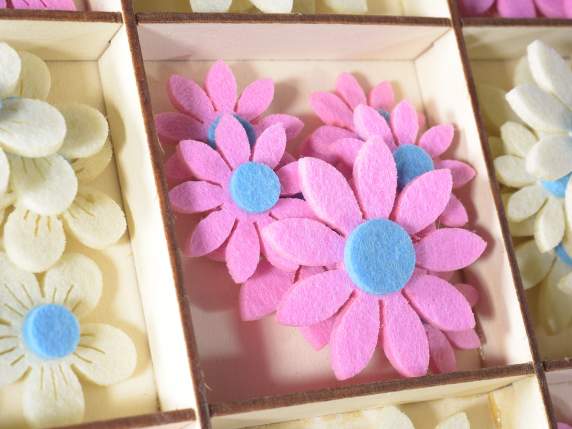 Exposant 144 fleurs en tissu bicolore avec adhésif double fa