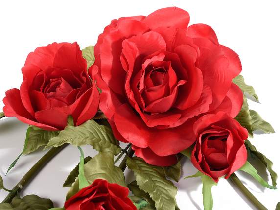 Guirlande en tissu de roses rouges et bourgeons à suspendre