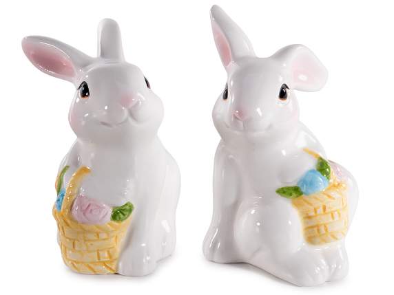Lapin en céramique avec panier de fleurs en relief
