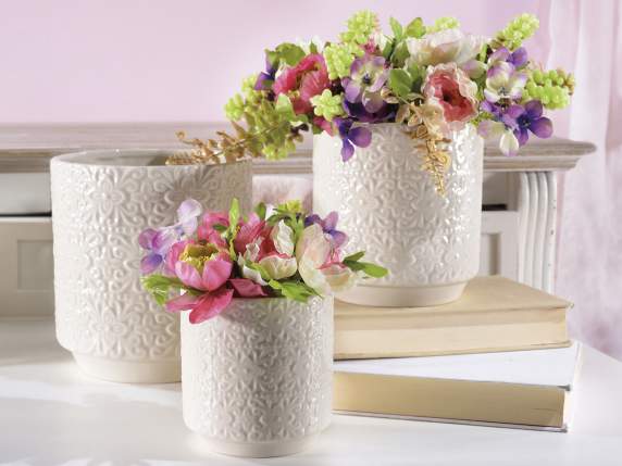 Ensemble de 3 vases en porcelaine brillante à décors en reli