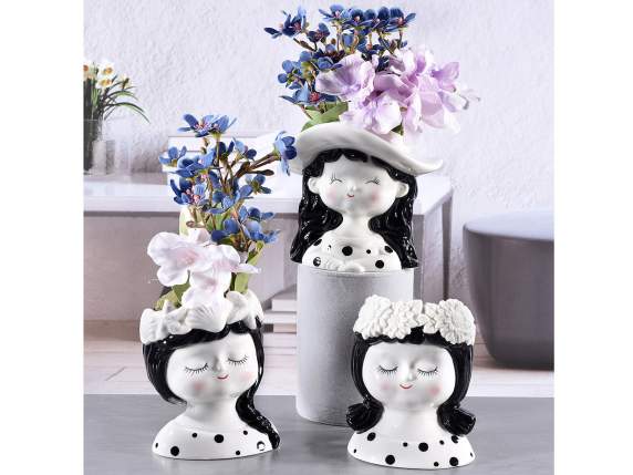 Vase - porte-maquillage décoratif en porcelaine avec un visa