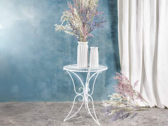 Table ronde en métal blanc antique avec pieds papillon
