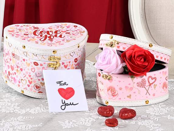 Set of 2 heart-shaped wooden boxes with a closing hook