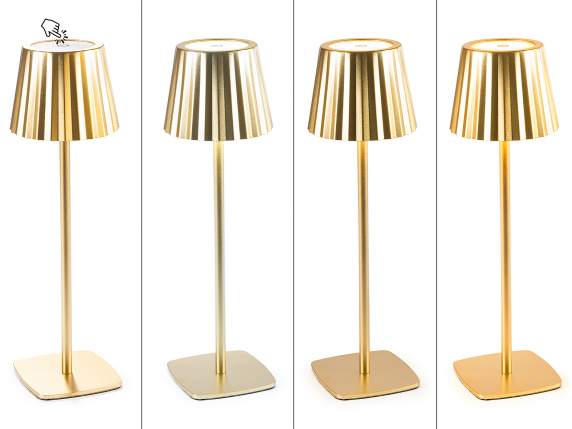 Long-lasting metal LED table lamp with USB cable