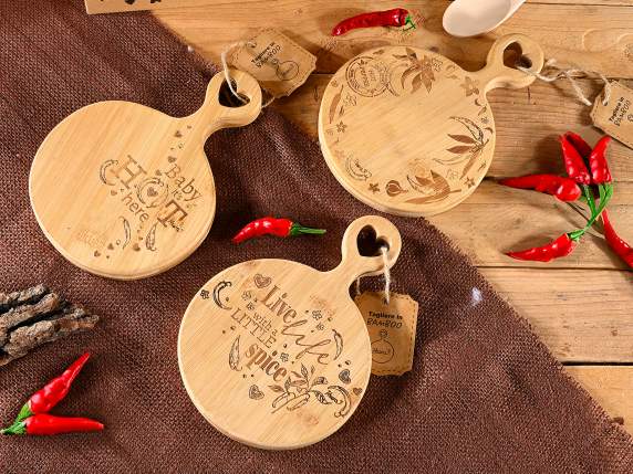 Bamboo cutting board with heart-shaped handle and AmorePicc