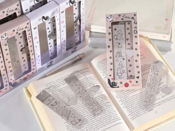 Metal bookmark with cat decorations and heart pendant