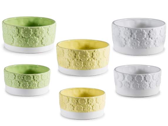 Set of 2 colored ceramic vases with embossed flowers