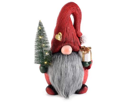 Magnesia gnome with gift box and tree with lights