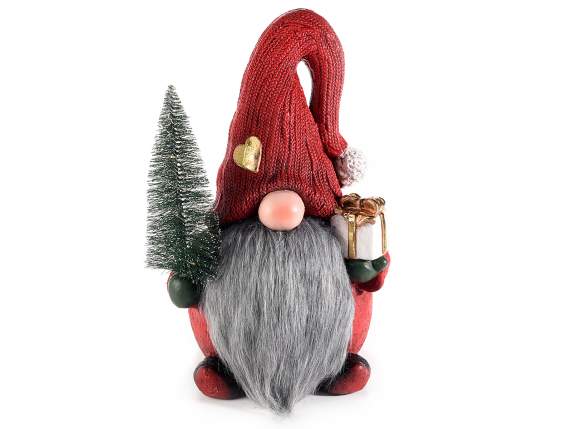 Magnesia gnome with gift box and tree with lights