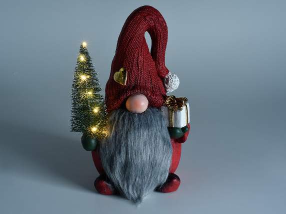 Magnesia gnome with gift box and tree with lights