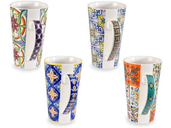 Porcelain mug with Maiolica decoration