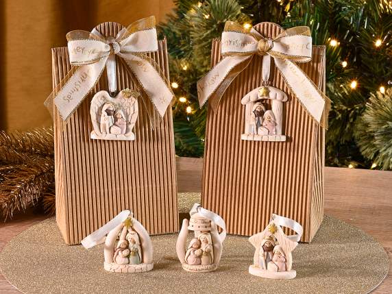Nativity scene in colored resin with golden details to hang