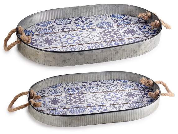 Set of 2 Maiolica oval trays with wooden base and metal ed