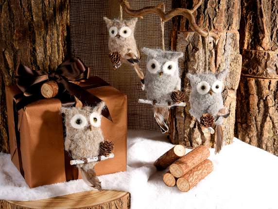 Set of 2 cloth owls to hang on a wooden log