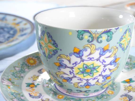 Porcelain tea cup and saucer with Maiolica decorations