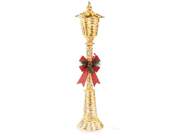 Golden lamppost with bow, metal core and LED lights