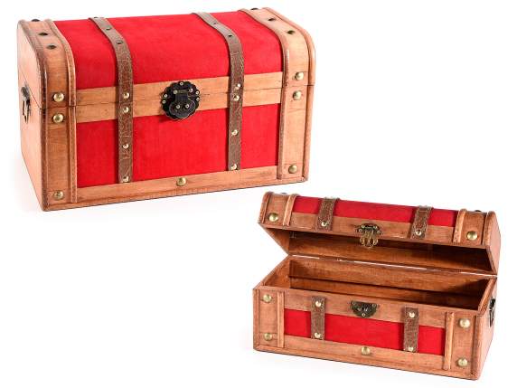 Set of 2 wooden trunks with red velvet details