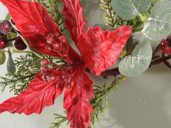 Metal garland with Christmas star and berries to hang