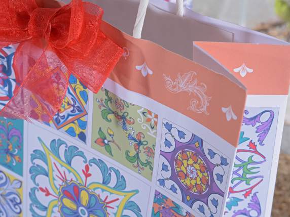 Medium paper bag-envelope with majolica print handles