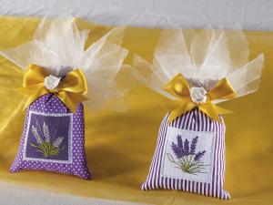 Bolsas de regalo con bordado de lavanda Bolsas de regalo con bordado de lavanda
