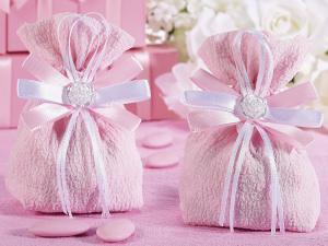 Pink wedding favors ideas