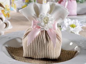 Velvet bag for wedding favors