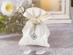Wedding favor with lucky four-leaf clover