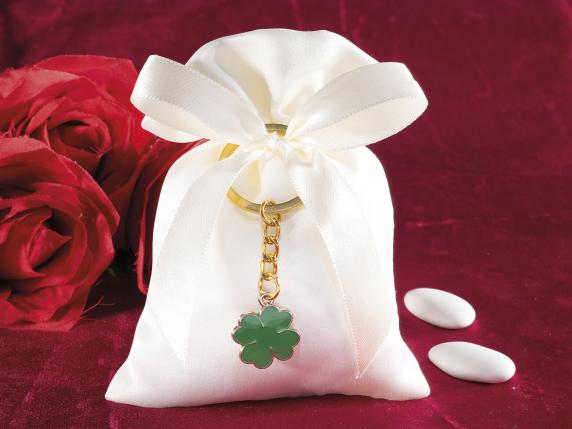 Favoruri de nunta en-gros suport confetti din satin breloc trifoi cu p