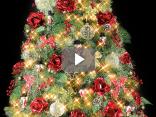 Casse-noisette et roses rouges : arbre tendance