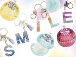 portachiavi e charm con lettere