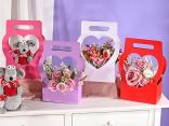 portafiori a cuore con fiori artificiali