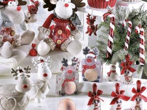 Renne de Noël : pots en céramique et porte-gâteaux