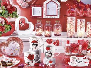 Tasses et décoration pour la Saint-Valentin
