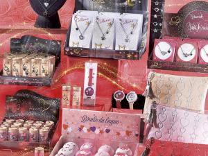 Wholesale jewelry: hearts and stars