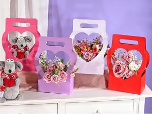 portafiori a cuore con fiori artificiali