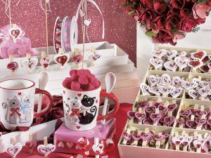 valentines mugs and decorations
