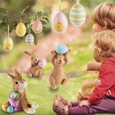 Gli addobbi per la vetrina di Pasqua
