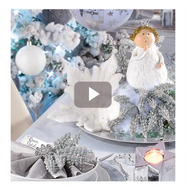 Table de Noël à thème blanc argenté