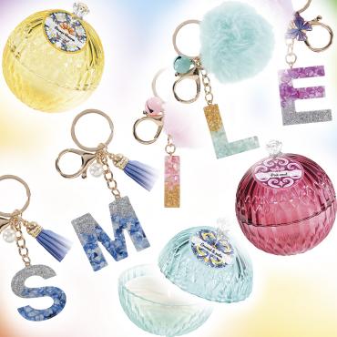 portachiavi e charm con lettere