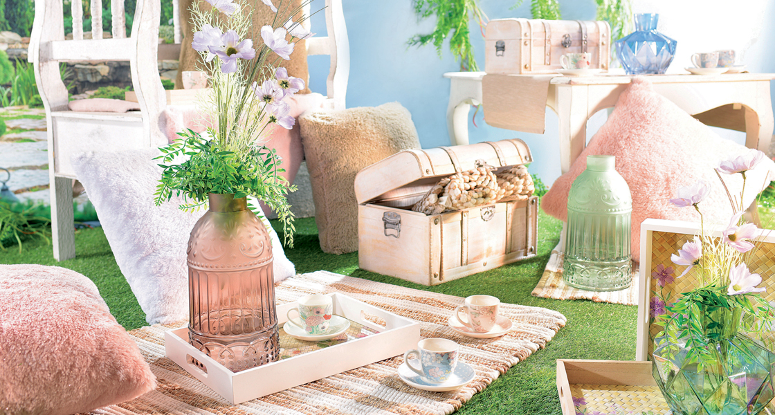 Summer outdoor and furnishing accessories