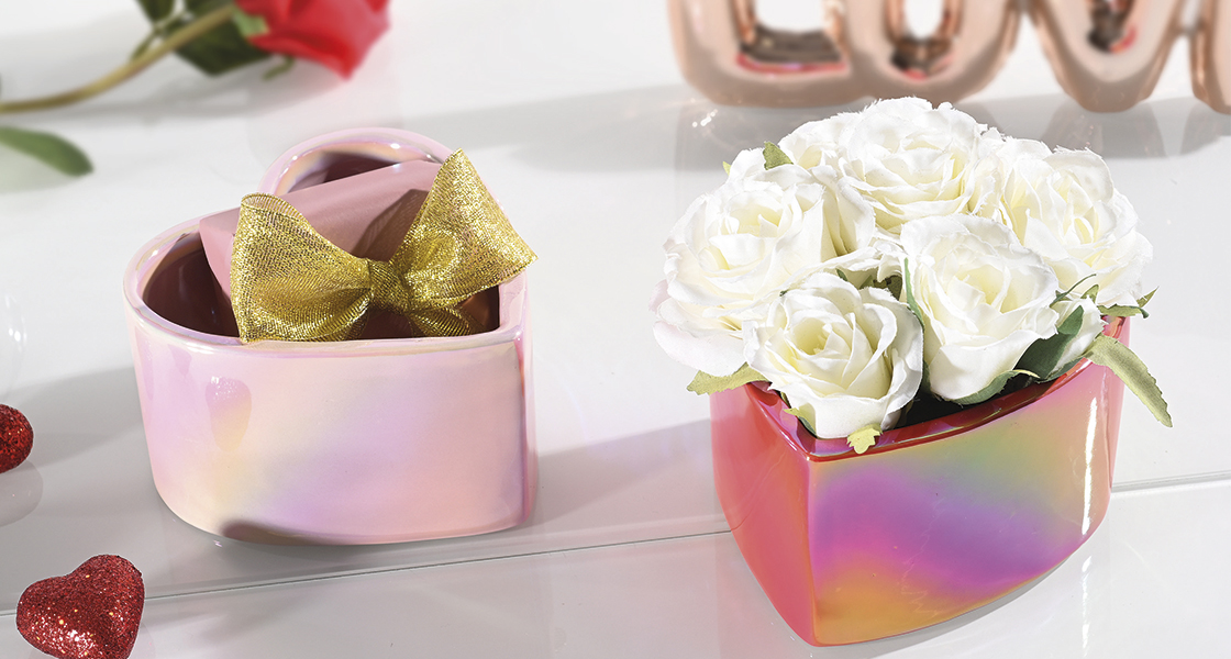 pots en céramique en forme de coeur