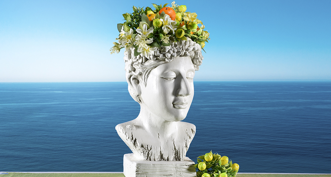 Vase à tête de style romain