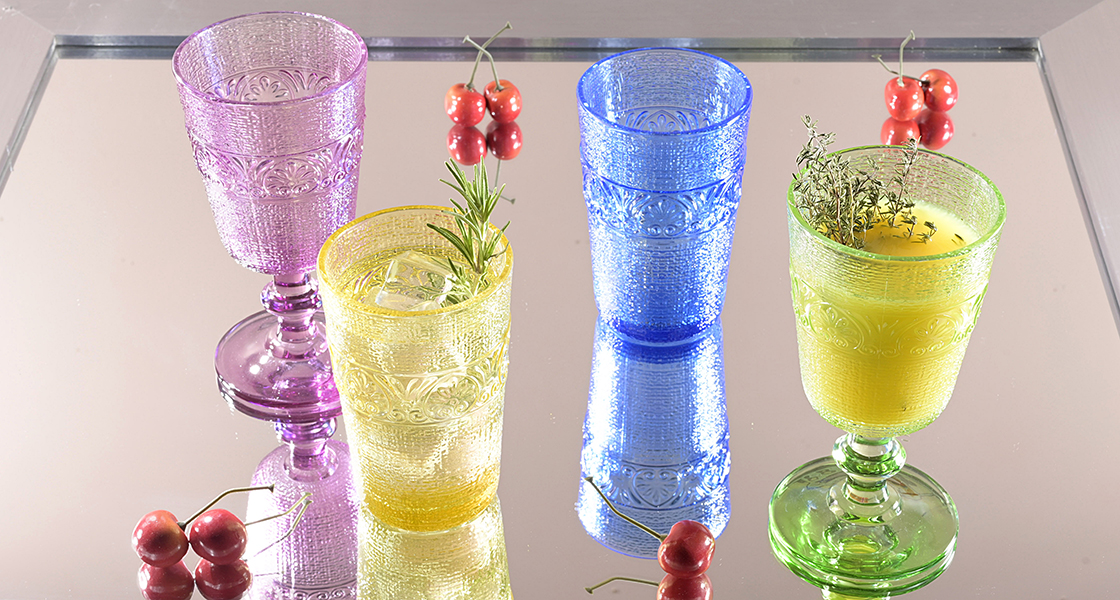 verre de verre coloré d'été