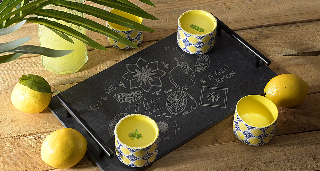 Plăci de tăiat de vară și pahare de limoncello