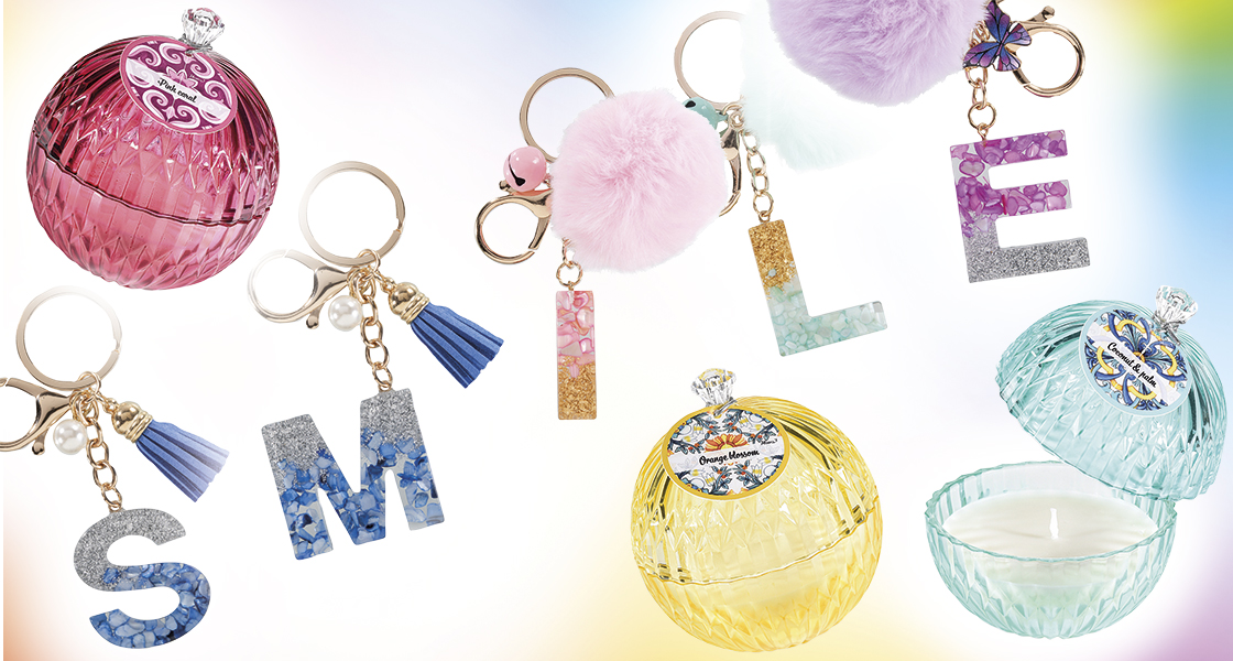 portachiavi e charm con lettere