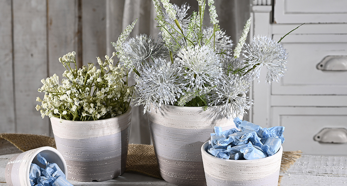 Vases and bouquets of flowers