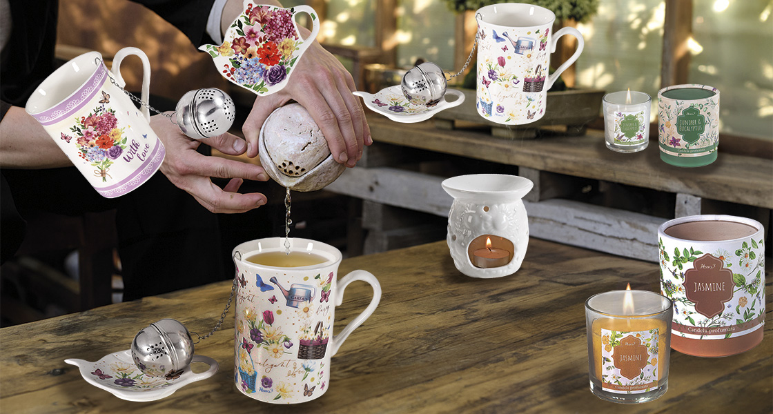 Cups and teapots with saucers