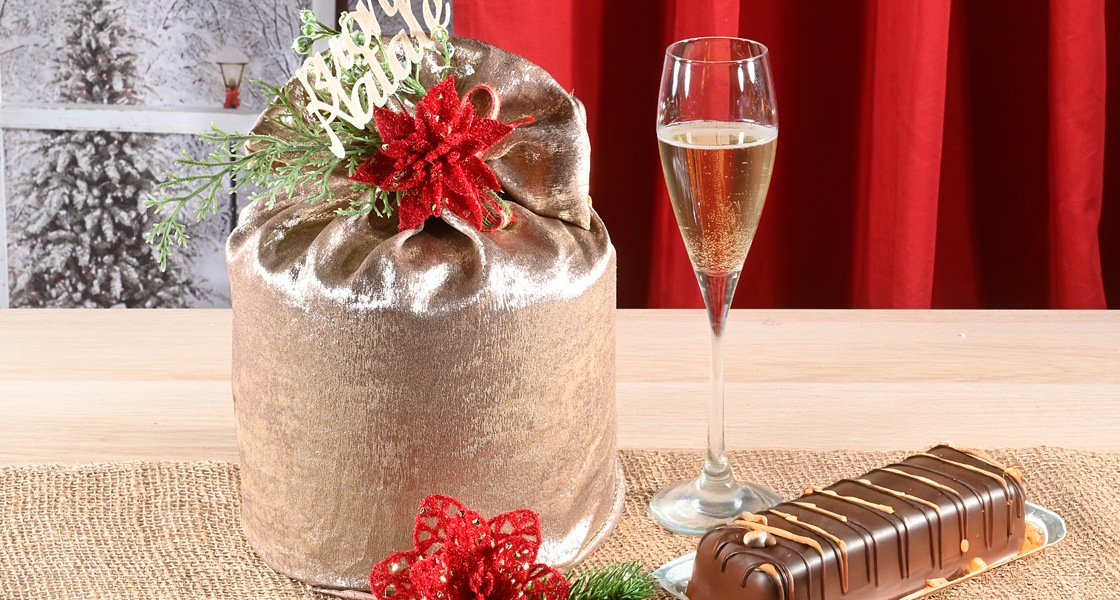 Gold-colored panettone holder