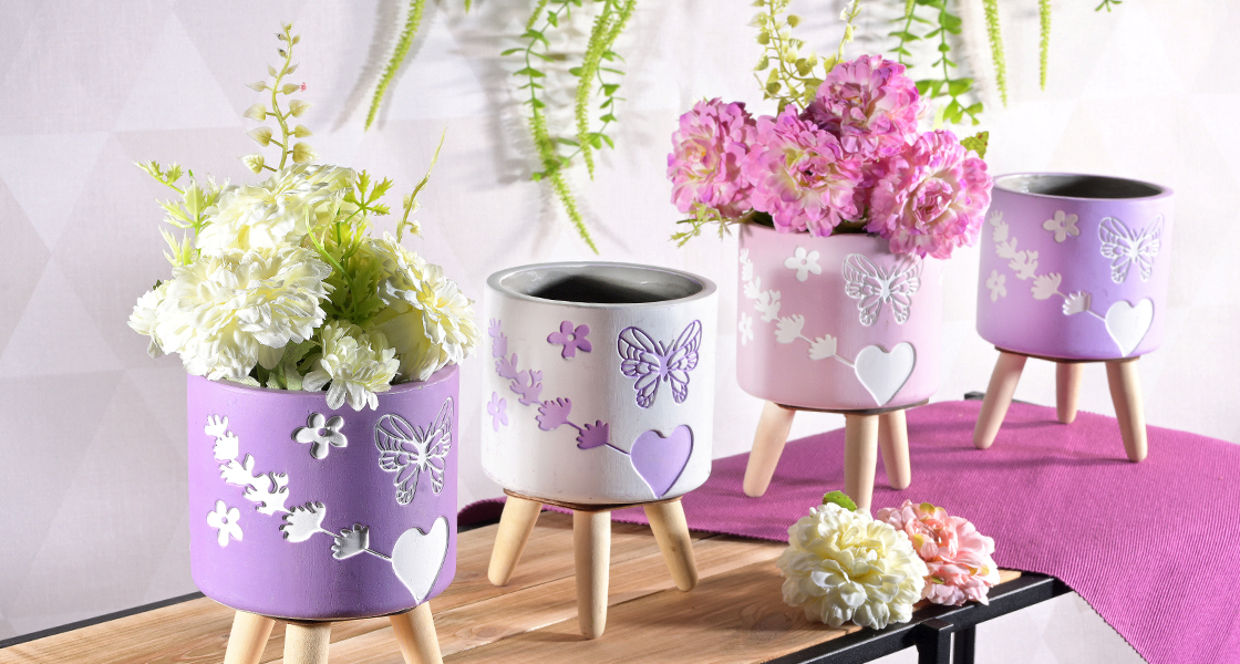 Floral home decor: vases and flowers